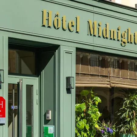 Midnight Hotel Paris-2